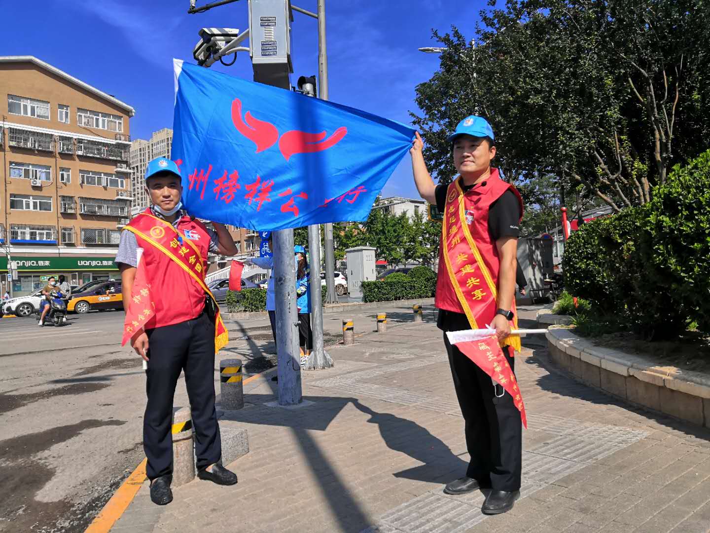 <strong>被又粗又长又大大鸡巴操,摸奶,捏乳头的视频</strong>